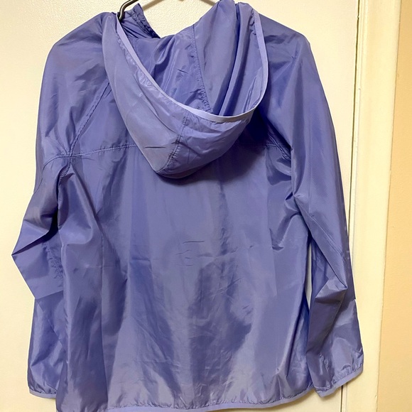 New Balance lightweight windbreaker - Picture 2 of 5